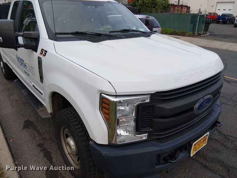 image for item EV5163 2018 Ford F350 Super Duty SuperCab pickup truck