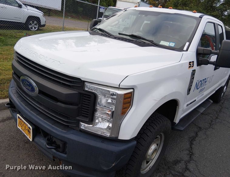 image for item EV5163 2018 Ford F350 Super Duty SuperCab pickup truck