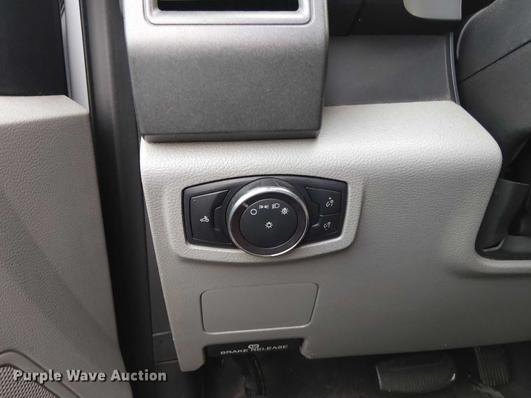 image for item EV5163 2018 Ford F350 Super Duty SuperCab pickup truck