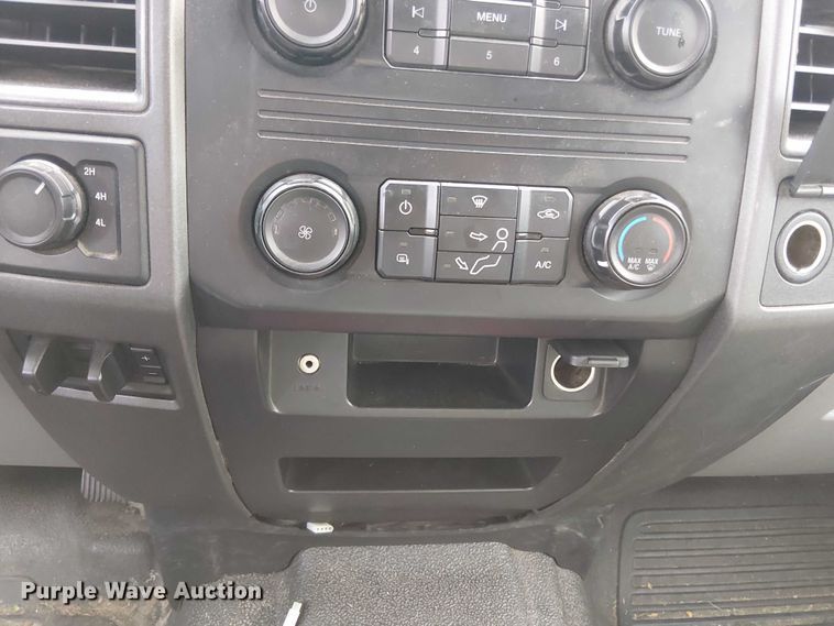 image for item EV5163 2018 Ford F350 Super Duty SuperCab pickup truck