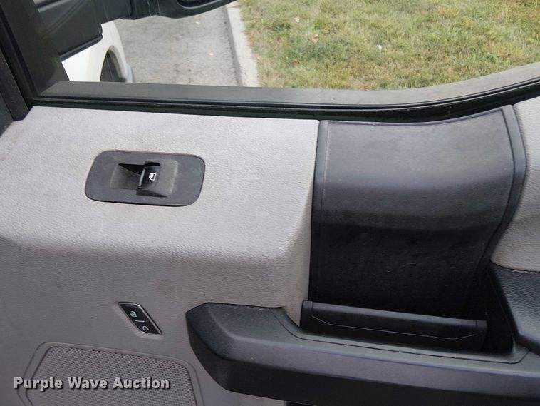 image for item EV5163 2018 Ford F350 Super Duty SuperCab pickup truck