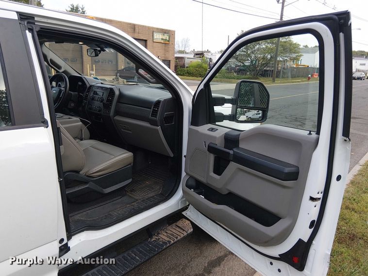 image for item EV5163 2018 Ford F350 Super Duty SuperCab pickup truck