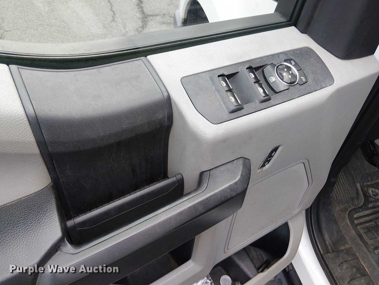 image for item EV5163 2018 Ford F350 Super Duty SuperCab pickup truck