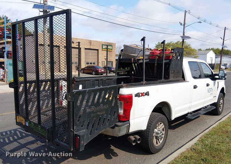 image for item EV5173 2018 Ford F350 Super Duty Crew Cab pickup truck