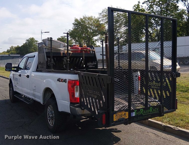 image for item EV5173 2018 Ford F350 Super Duty Crew Cab pickup truck