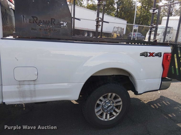 image for item EV5173 2018 Ford F350 Super Duty Crew Cab pickup truck