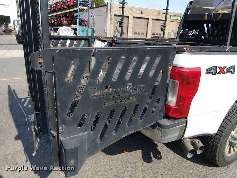 image for item EV5173 2018 Ford F350 Super Duty Crew Cab pickup truck