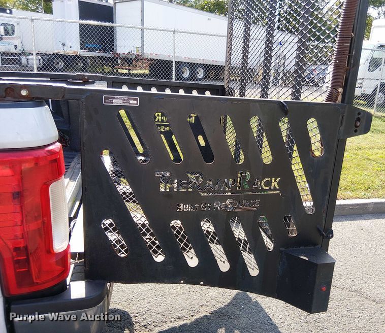 image for item EV5173 2018 Ford F350 Super Duty Crew Cab pickup truck