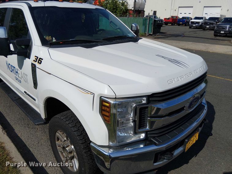 image for item EV5173 2018 Ford F350 Super Duty Crew Cab pickup truck