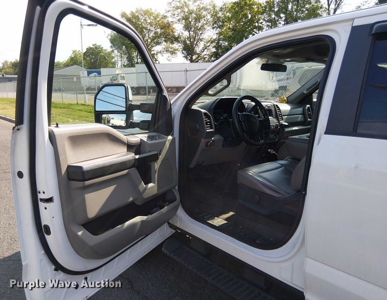 image for item EV5173 2018 Ford F350 Super Duty Crew Cab pickup truck