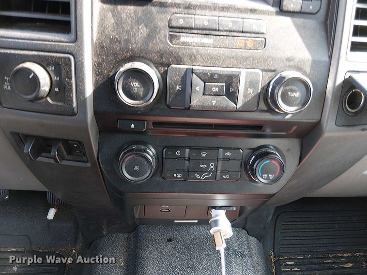 image for item EV5173 2018 Ford F350 Super Duty Crew Cab pickup truck