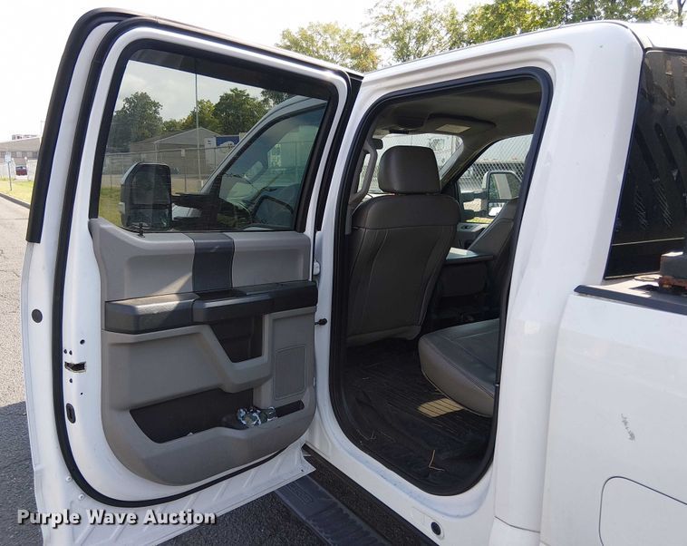 image for item EV5173 2018 Ford F350 Super Duty Crew Cab pickup truck