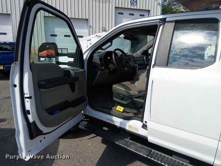 image for item EV5208 2019 Ford F550 SuperCab dump truck