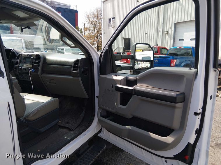 image for item EV5208 2019 Ford F550 SuperCab dump truck