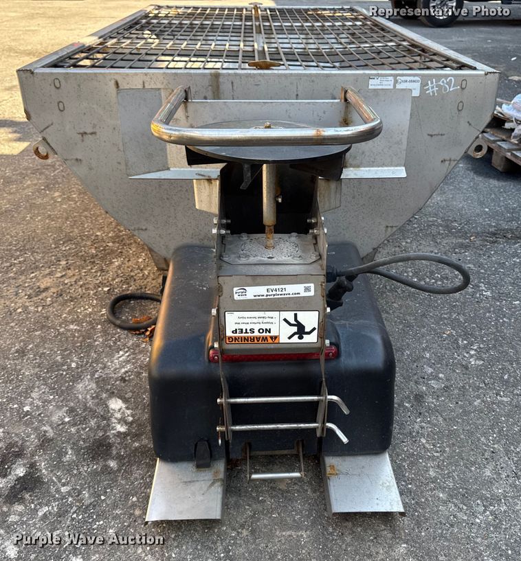 image for item EV5221 (2) SnowEx Helixx SS spreaders