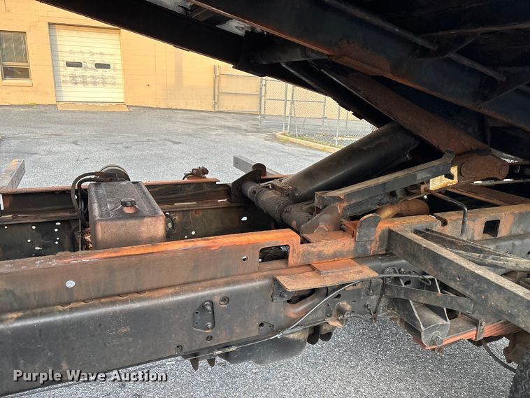 image for item EV5229 2016 Ford F550 SuperCab dump truck