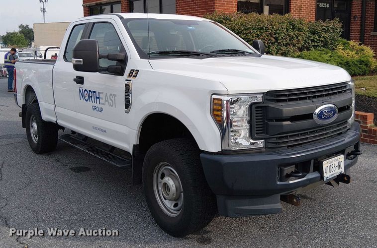 image for item EV5240 2018 Ford F250 Super Duty SuperCab pickup truck