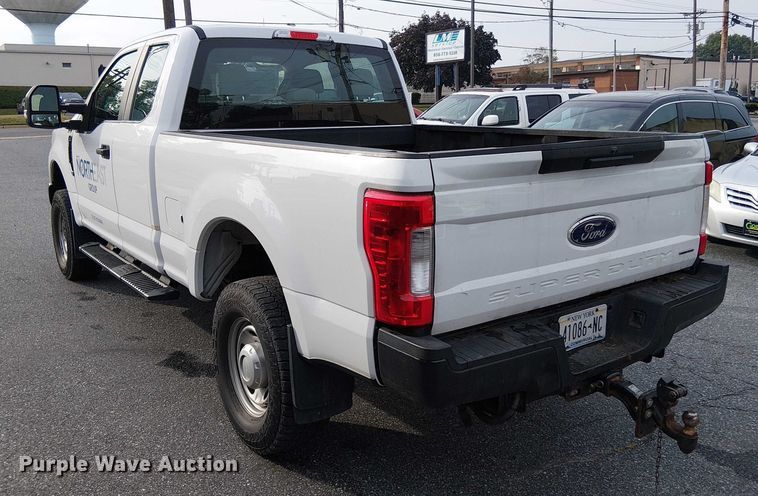 image for item EV5240 2018 Ford F250 Super Duty SuperCab pickup truck