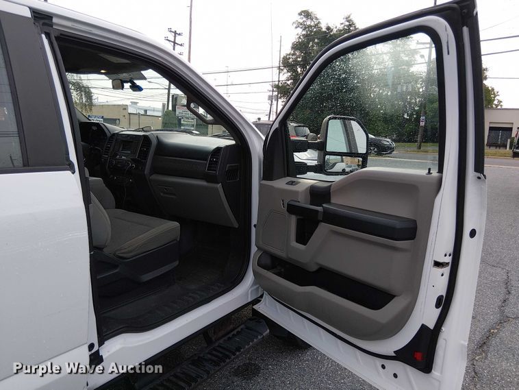 image for item EV5240 2018 Ford F250 Super Duty SuperCab pickup truck