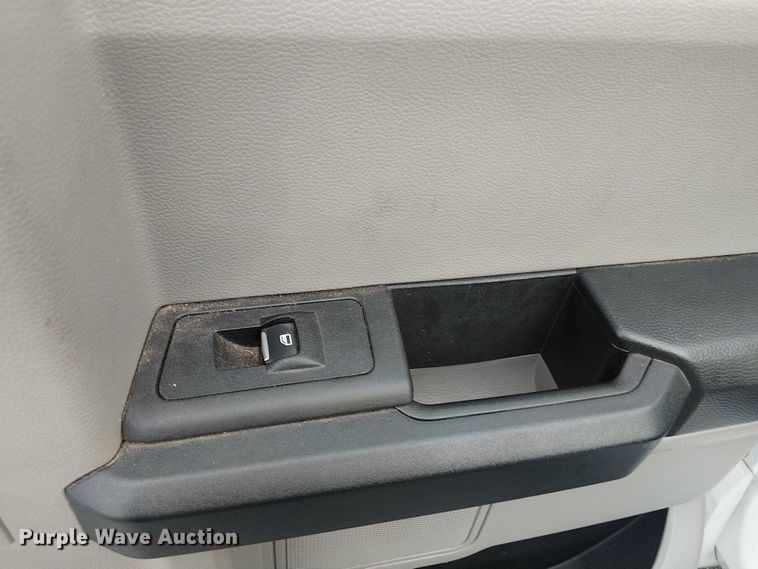 image for item EV5240 2018 Ford F250 Super Duty SuperCab pickup truck