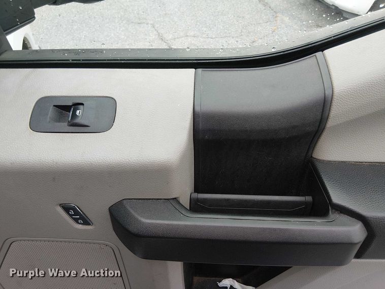 image for item EV5240 2018 Ford F250 Super Duty SuperCab pickup truck