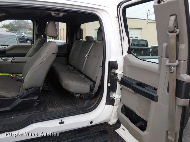 image for item EV5240 2018 Ford F250 Super Duty SuperCab pickup truck