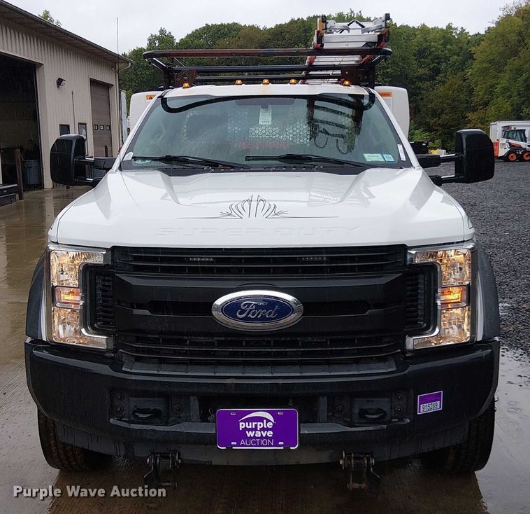 image for item EV5270 2019 Ford F550 utility / service truck