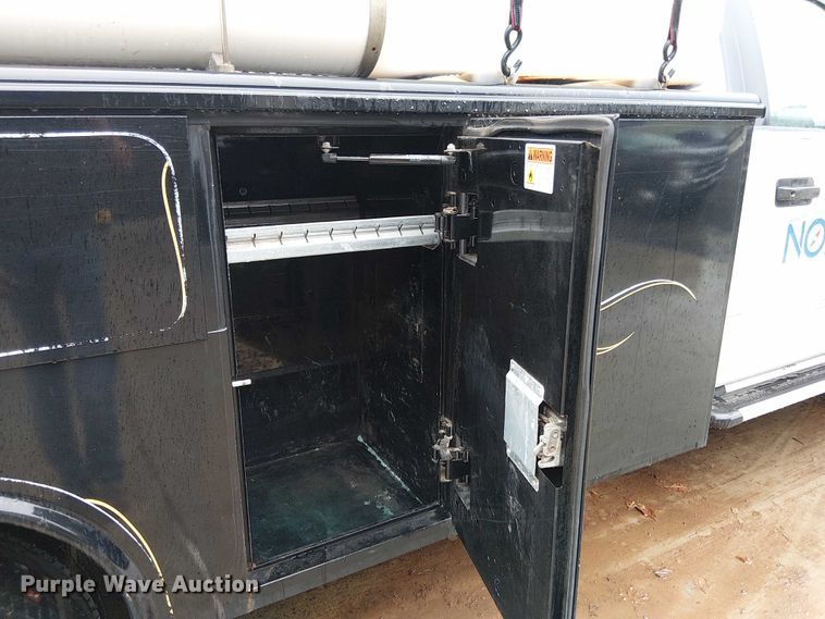 image for item EV5270 2019 Ford F550 utility / service truck