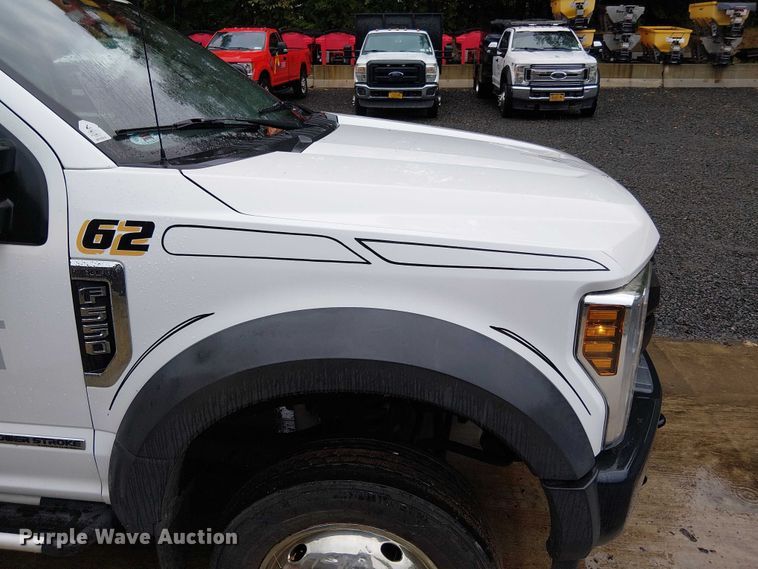 image for item EV5270 2019 Ford F550 utility / service truck