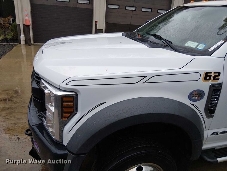 image for item EV5270 2019 Ford F550 utility / service truck
