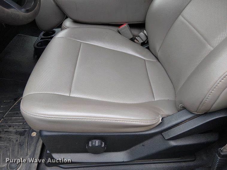 image for item EV5270 2019 Ford F550 utility / service truck