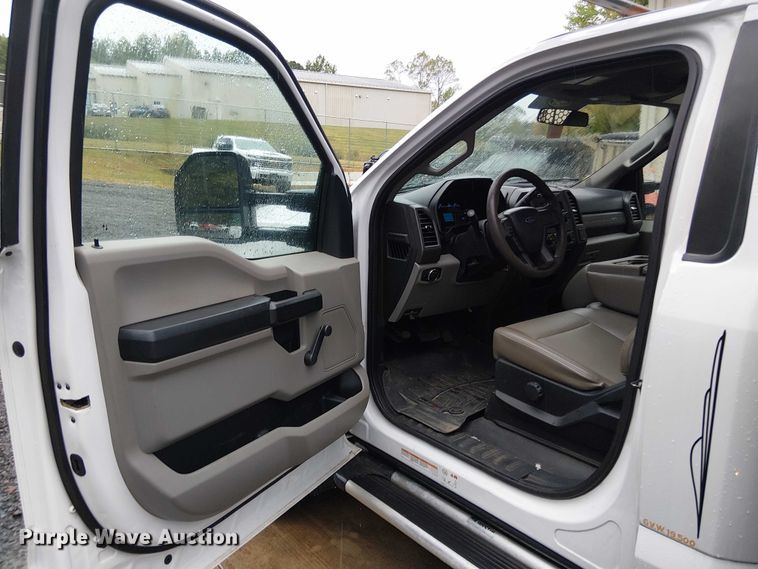image for item EV5270 2019 Ford F550 utility / service truck