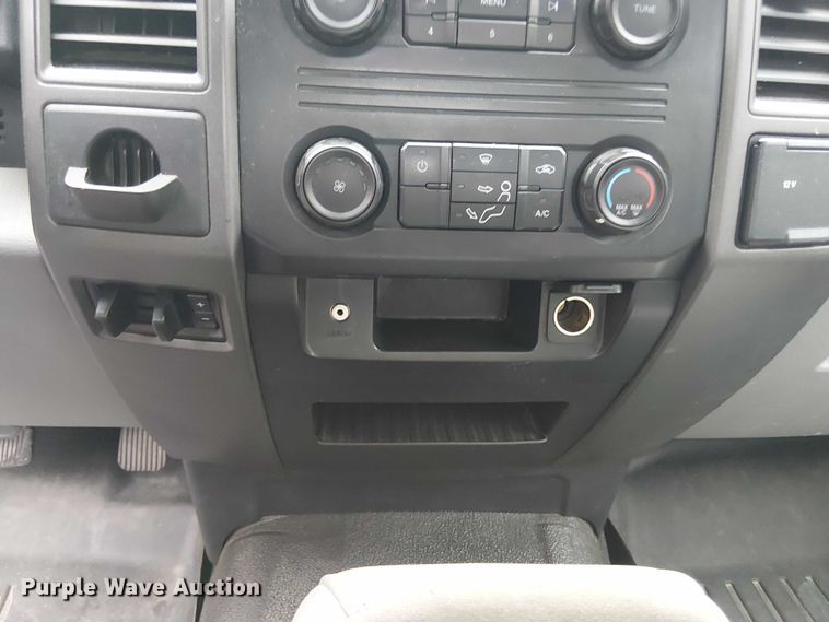 image for item EV5270 2019 Ford F550 utility / service truck