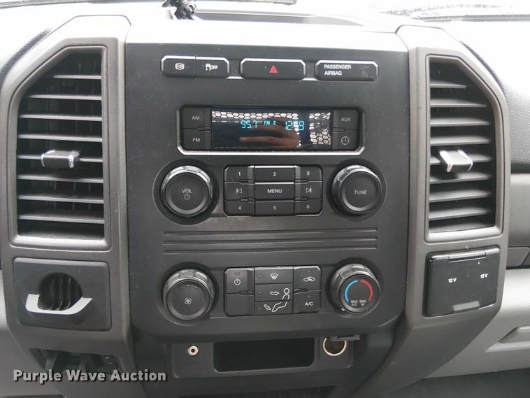 image for item EV5270 2019 Ford F550 utility / service truck