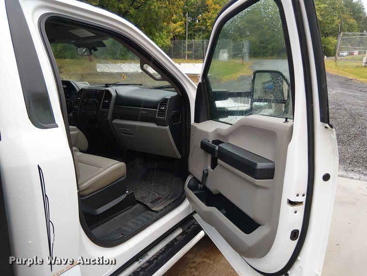 image for item EV5270 2019 Ford F550 utility / service truck