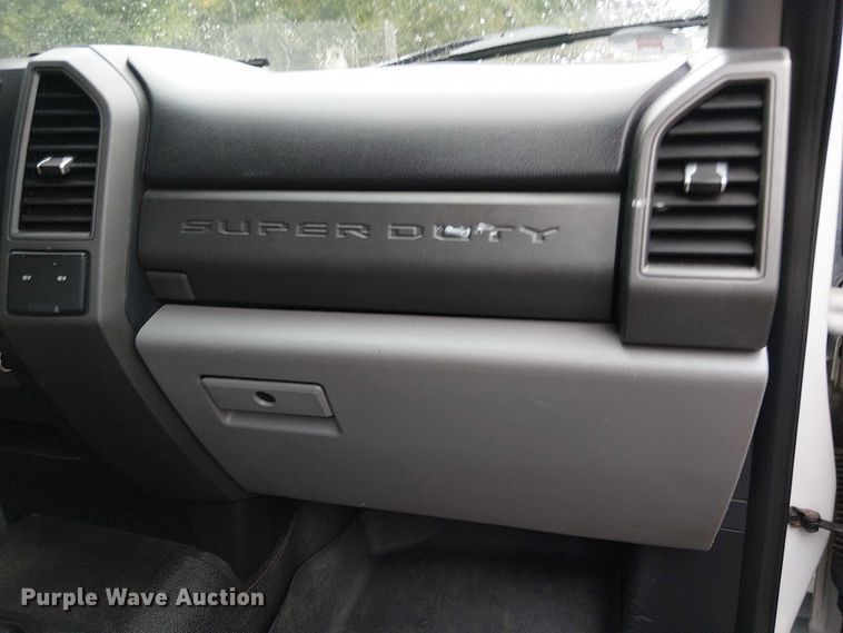 image for item EV5270 2019 Ford F550 utility / service truck