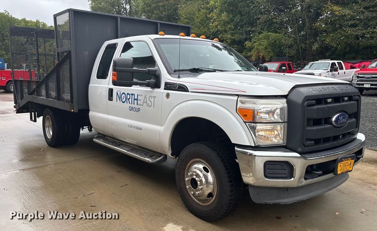 image for item EV5271 2016 Ford F350 Super Duty  flatbed pickup truck