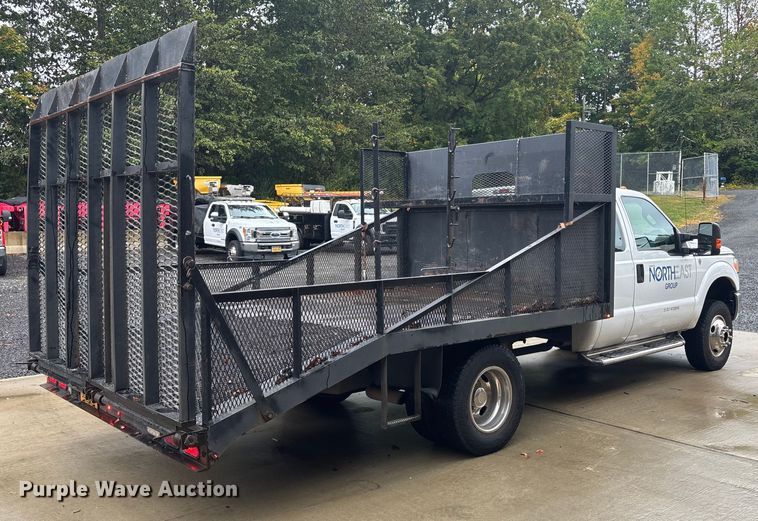 image for item EV5271 2016 Ford F350 Super Duty  flatbed pickup truck