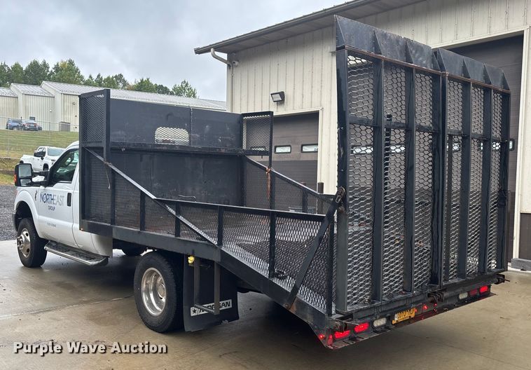 image for item EV5271 2016 Ford F350 Super Duty  flatbed pickup truck