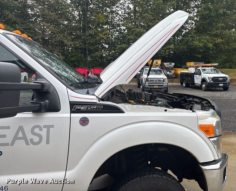 image for item EV5271 2016 Ford F350 Super Duty  flatbed pickup truck