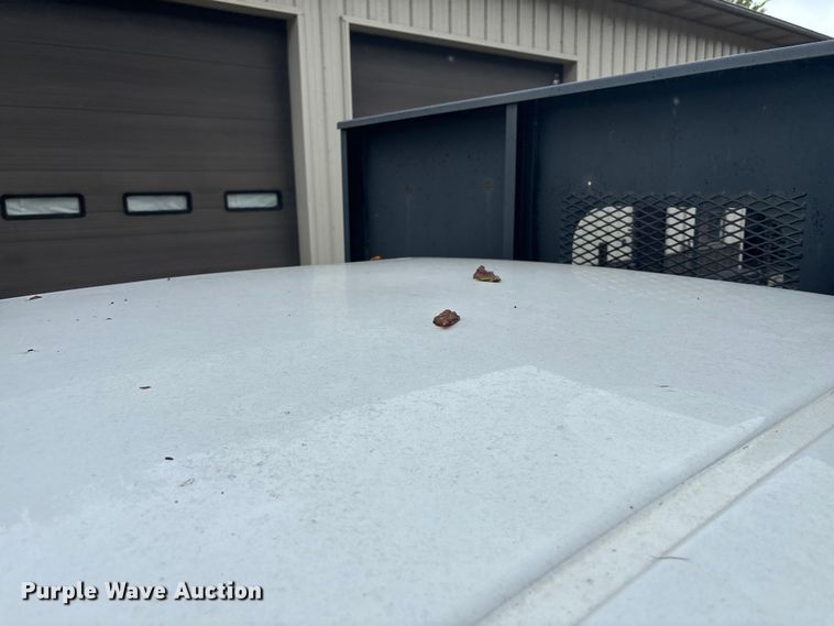 image for item EV5271 2016 Ford F350 Super Duty  flatbed pickup truck