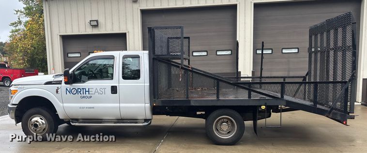 image for item EV5271 2016 Ford F350 Super Duty  flatbed pickup truck