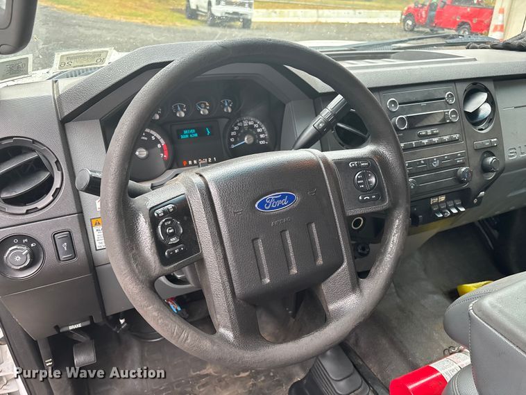 image for item EV5271 2016 Ford F350 Super Duty  flatbed pickup truck