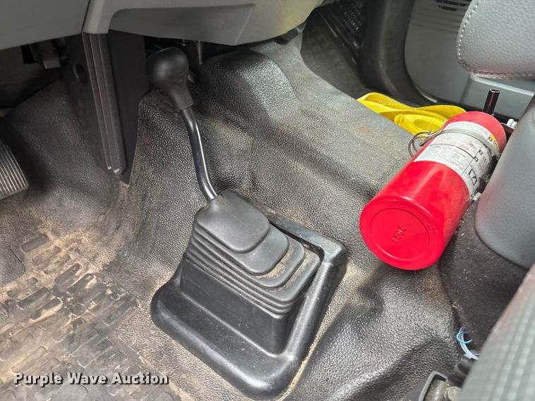 image for item EV5271 2016 Ford F350 Super Duty  flatbed pickup truck