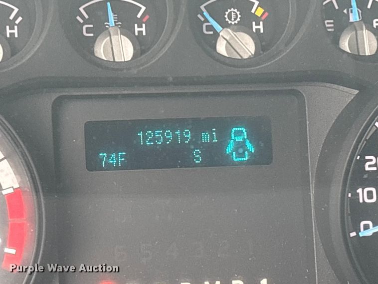 image for item EV5271 2016 Ford F350 Super Duty  flatbed pickup truck