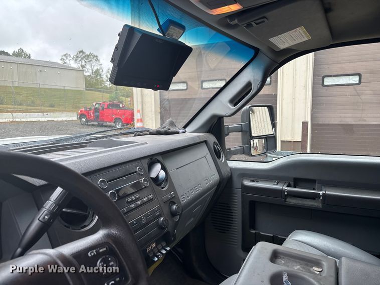 image for item EV5271 2016 Ford F350 Super Duty  flatbed pickup truck