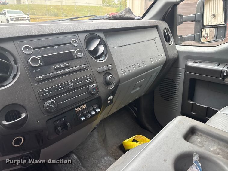 image for item EV5271 2016 Ford F350 Super Duty  flatbed pickup truck