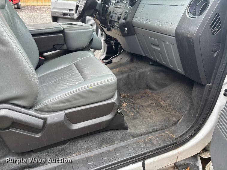 image for item EV5271 2016 Ford F350 Super Duty  flatbed pickup truck