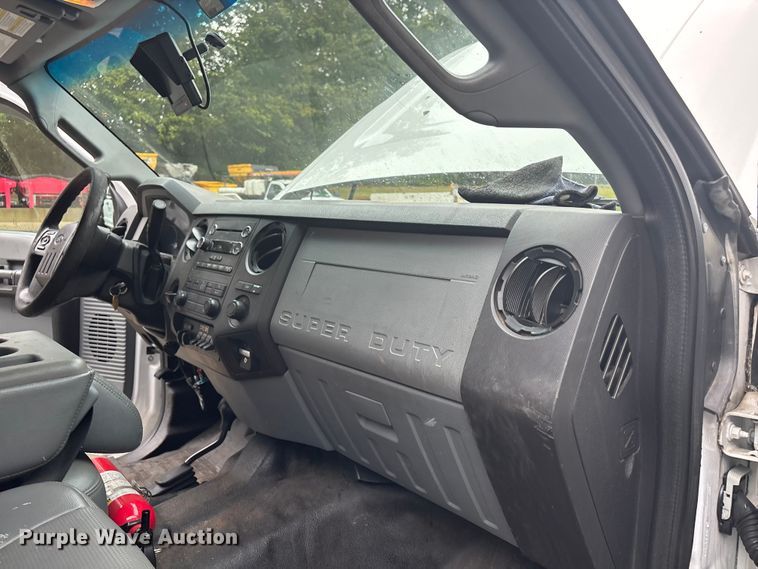 image for item EV5271 2016 Ford F350 Super Duty  flatbed pickup truck