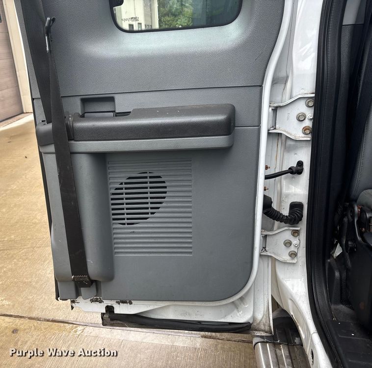 image for item EV5271 2016 Ford F350 Super Duty  flatbed pickup truck